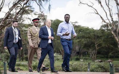 The German Chancellor, Mr. Olaf Scholz and Prof Luke Olang, Director Centre for Integrated Water Resources management of TU-Kenya during  visit to lake Naivasha